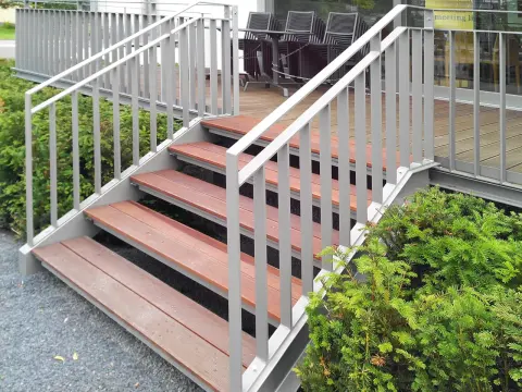 Stahltreppe – 12